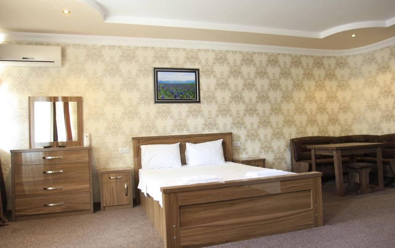 Royal Hotel Тбилиси Екстериор снимка