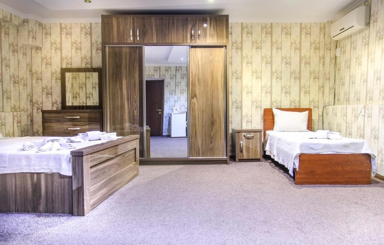 Royal Hotel Тбилиси Екстериор снимка