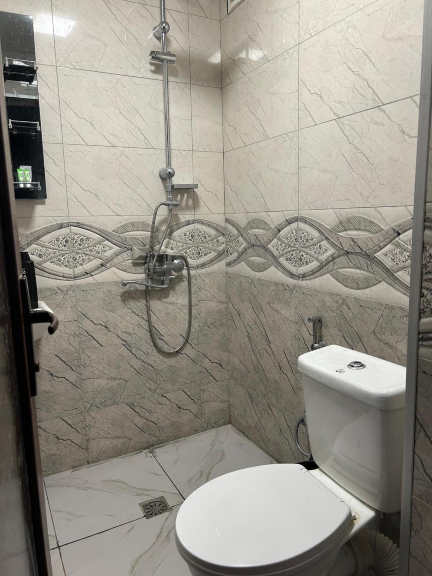 Royal Hotel Тбилиси Екстериор снимка