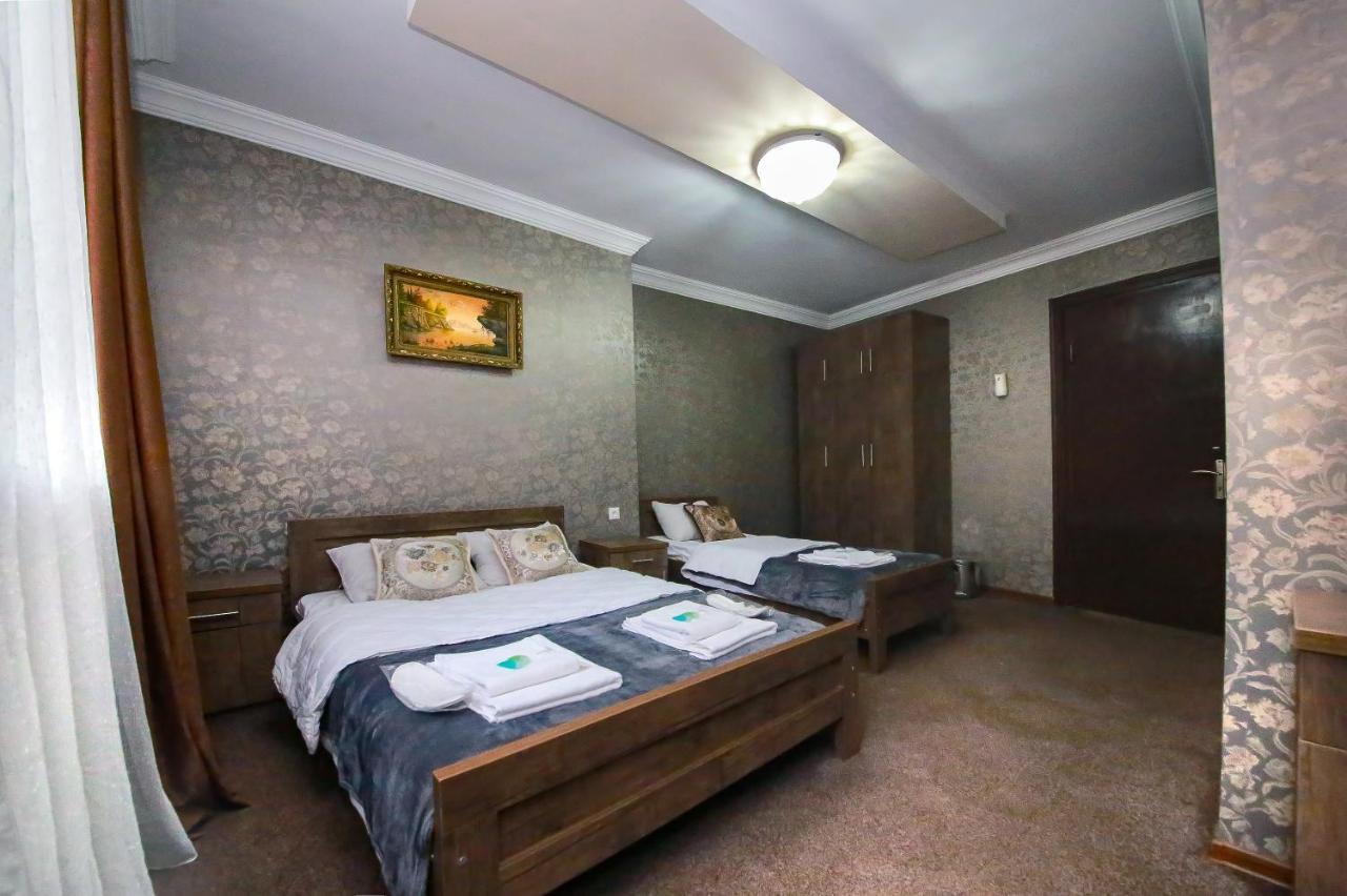 Royal Hotel Тбилиси Екстериор снимка