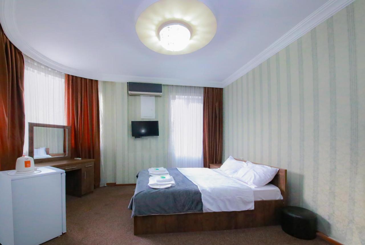 Royal Hotel Тбилиси Екстериор снимка