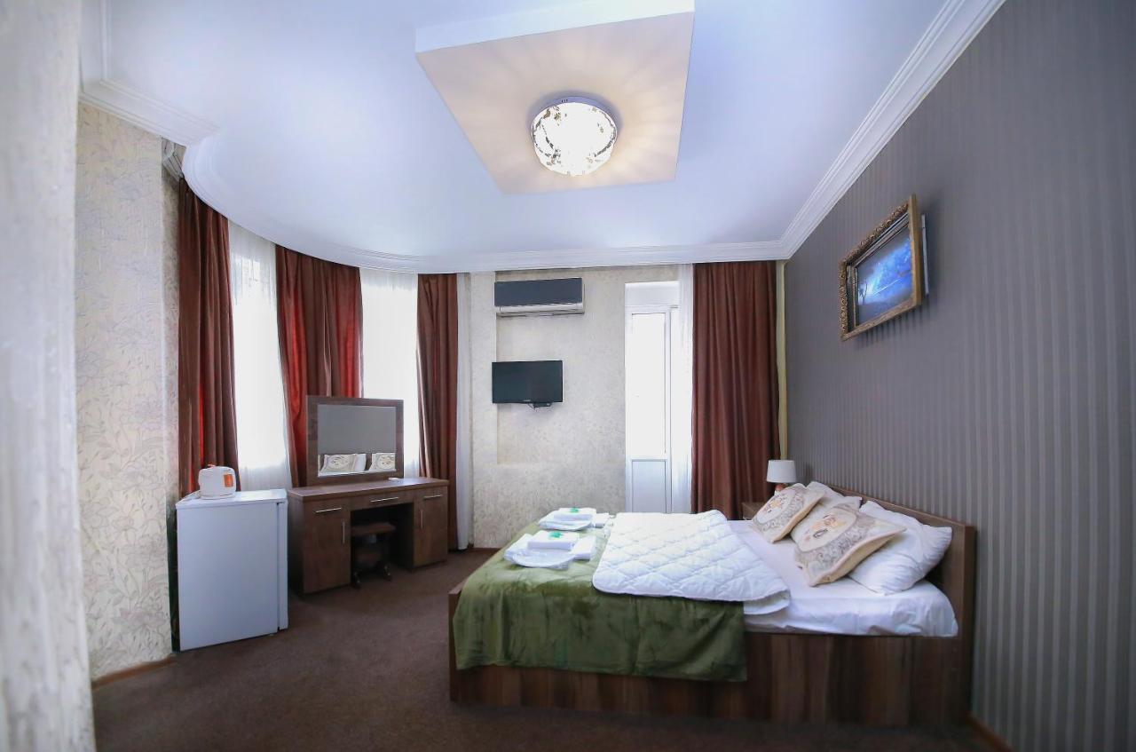 Royal Hotel Тбилиси Екстериор снимка