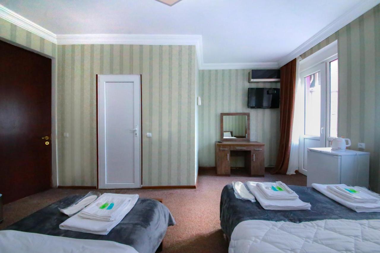 Royal Hotel Тбилиси Екстериор снимка