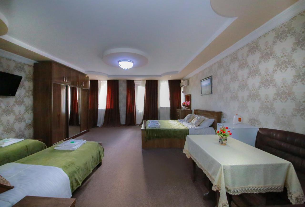 Royal Hotel Тбилиси Екстериор снимка