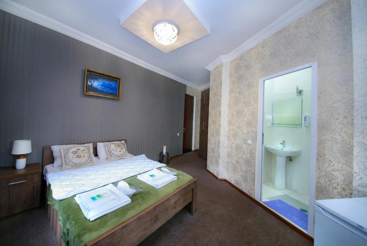 Royal Hotel Тбилиси Екстериор снимка