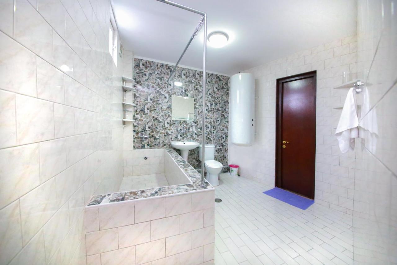 Royal Hotel Тбилиси Екстериор снимка
