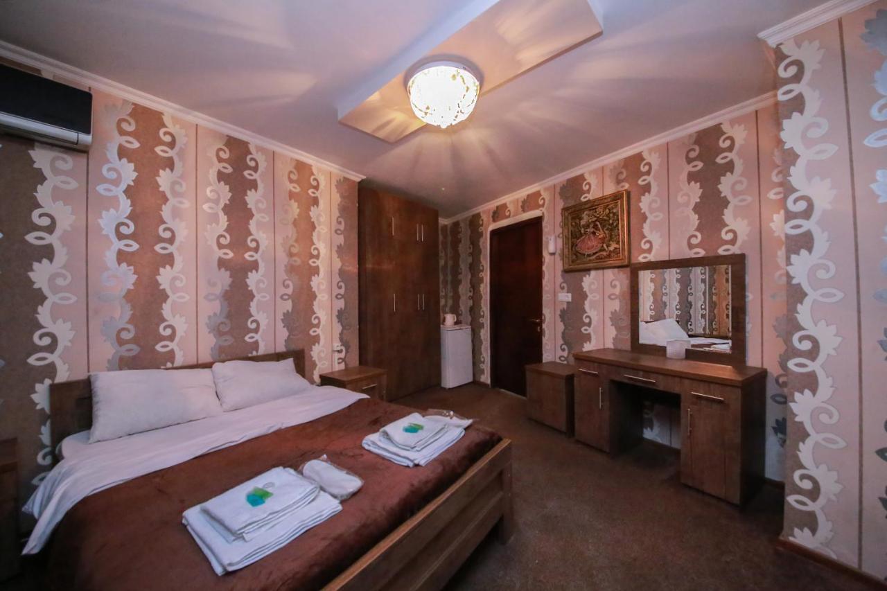 Royal Hotel Тбилиси Екстериор снимка